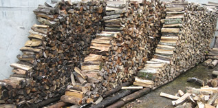 福岡の薪は薪工房！薪の自然乾燥の様子